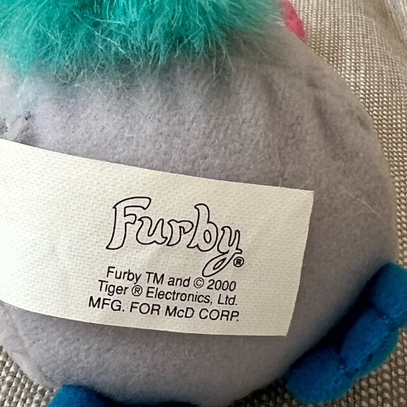 Furby to hang from backpack - Picture 3 of 4